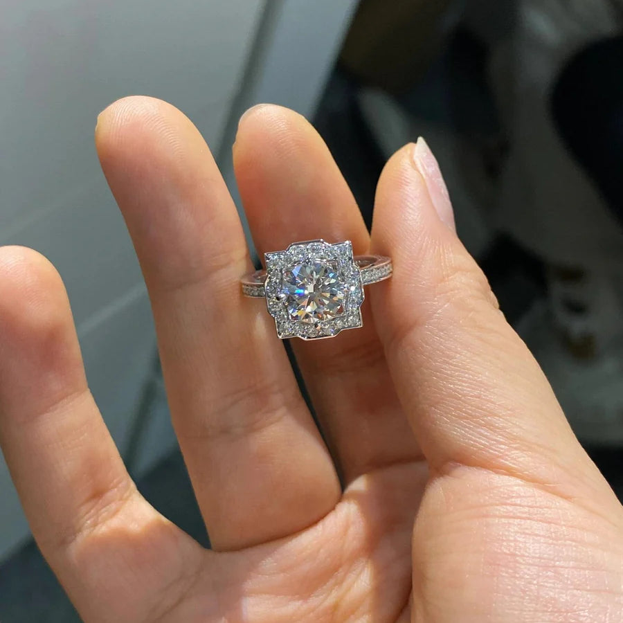 Everlasting  Round - Lab-Grown Diamond Engagement Rings