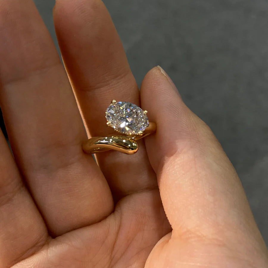 The image shows a 2-carat diamond.