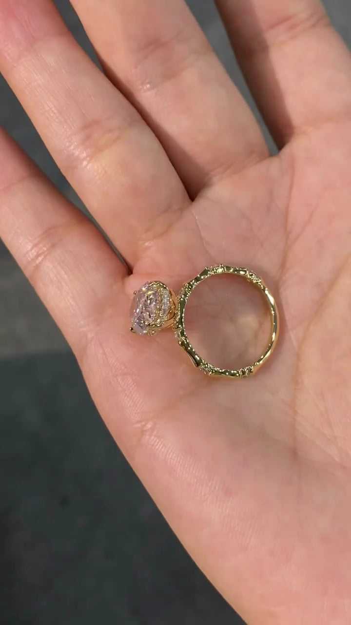 Crown Oval-Cut, Lab-Grown Diamond Ring, D Color, VS1 Clarity
