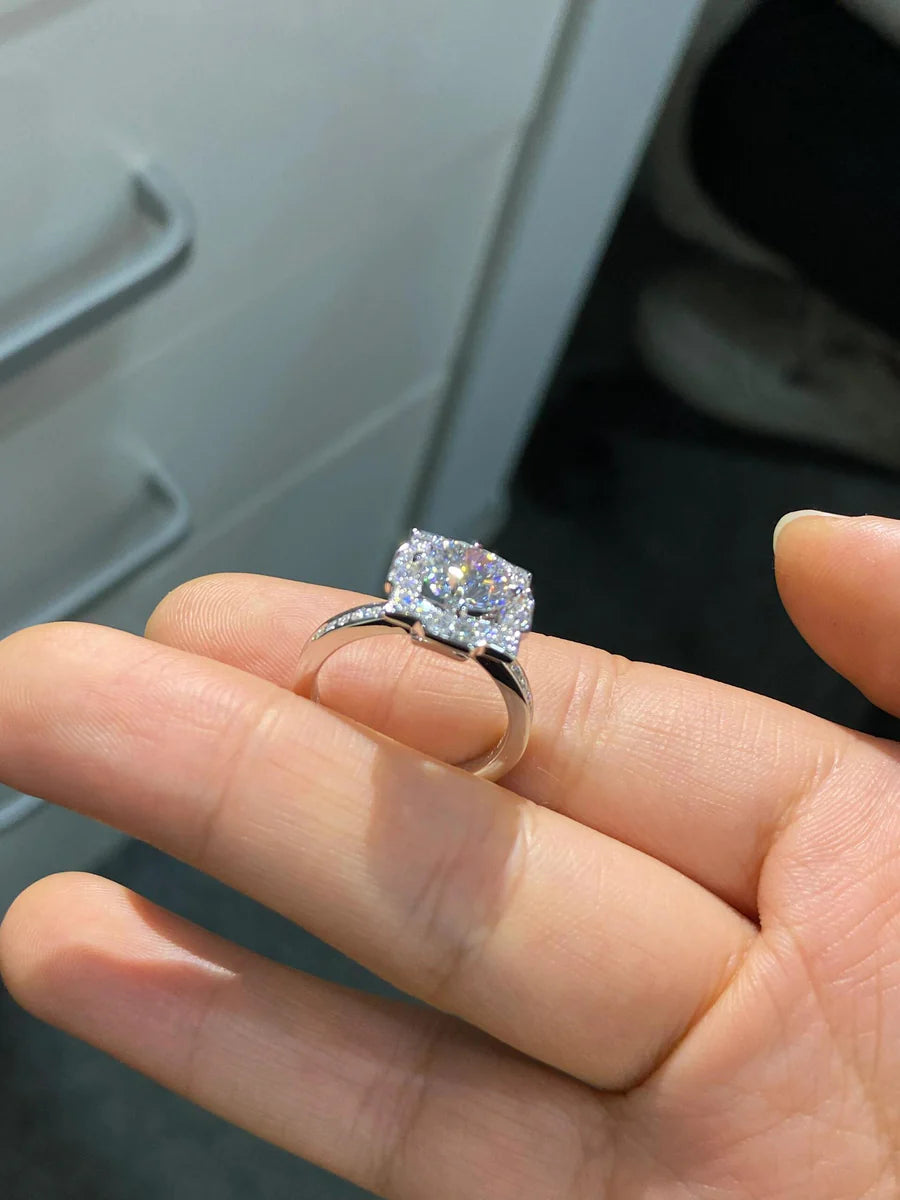 Everlasting  Round - Lab-Grown Diamond Engagement Rings