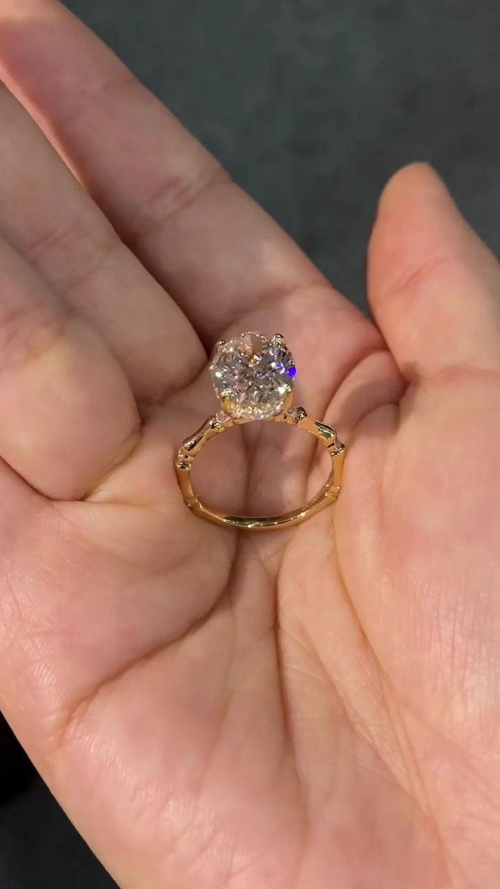 Crown Oval-Cut, Lab-Grown Diamond Ring, D Color, VS1 Clarity