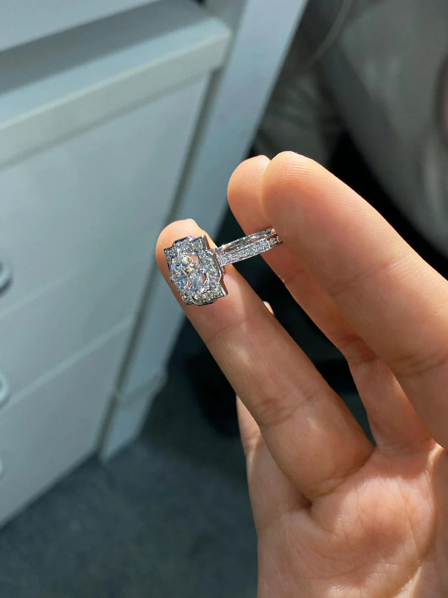 Everlasting  Round - Lab-Grown Diamond Engagement Rings