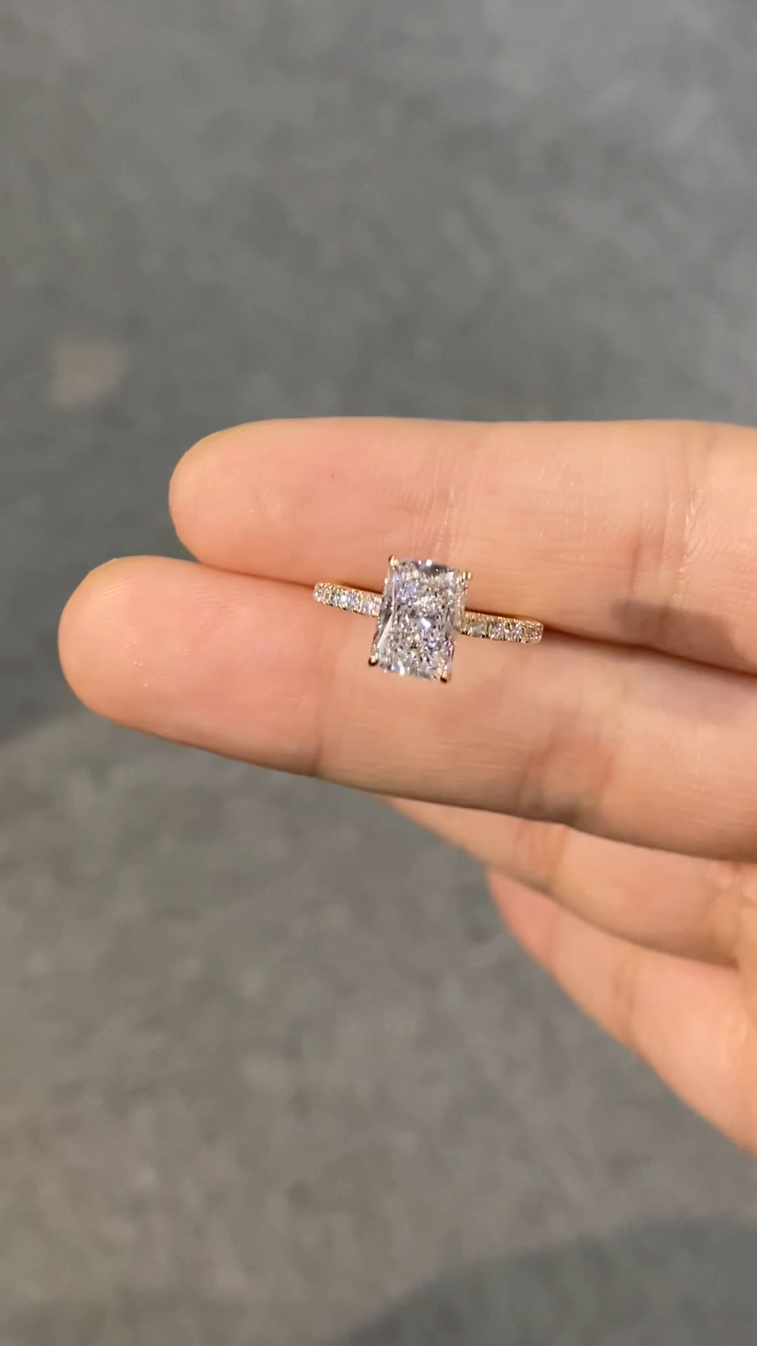 Royal Radiance: Radiant-Cut Lab-Grown Diamond Engagement Ring — Dazzling Brilliance