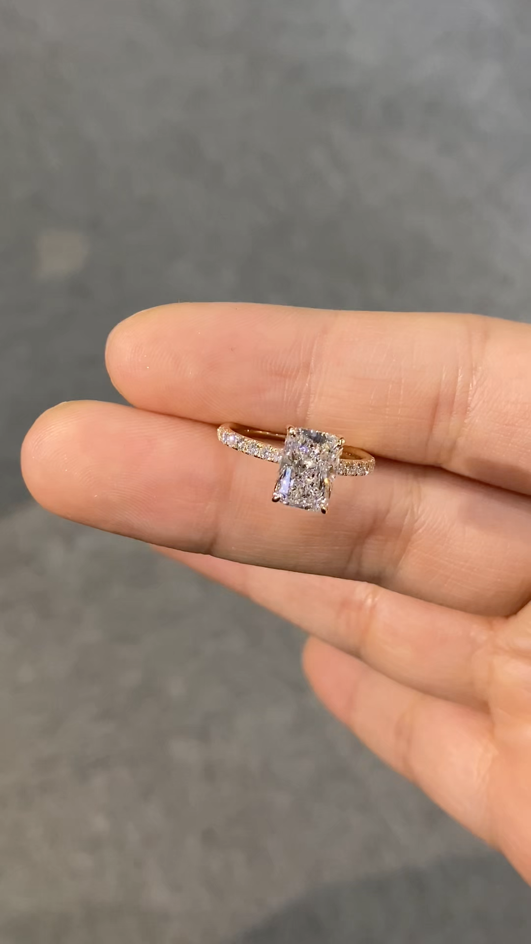 Royal Radiance: Radiant-Cut Lab-Grown Diamond Engagement Ring — Dazzling Brilliance