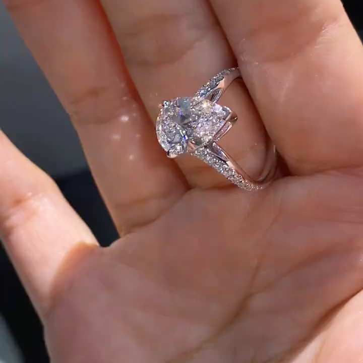 Pear-shaped lab-grown diamond ring, featuring a V-shaped band design; Color: D, Clarity: VS1