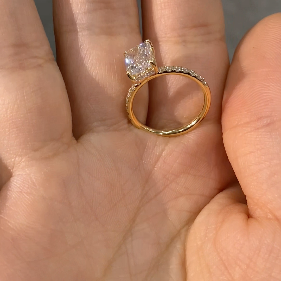 Royal Radiance: Radiant-Cut Lab-Grown Diamond Engagement Ring — Dazzling Brilliance