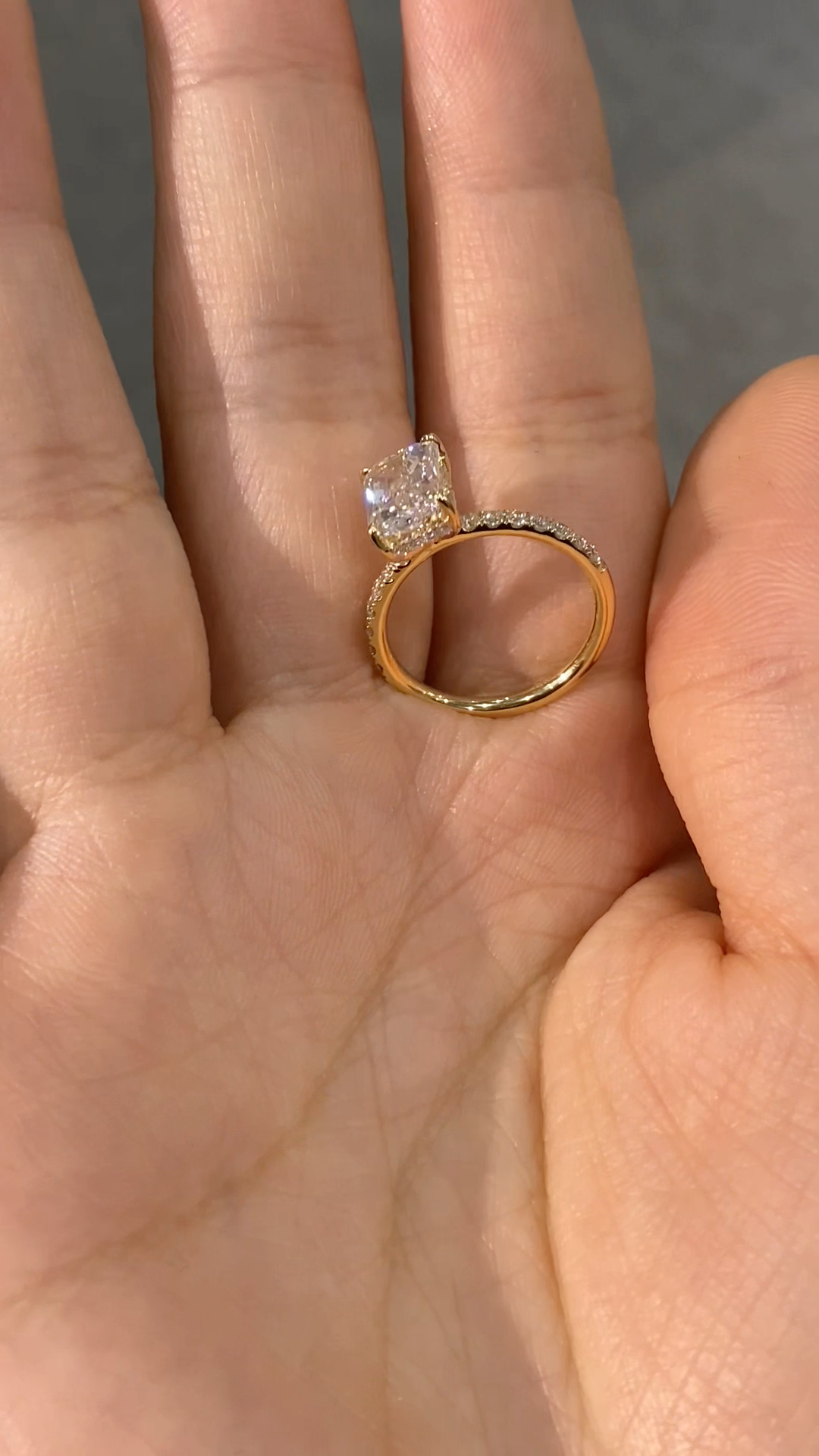 Royal Radiance: Radiant-Cut Lab-Grown Diamond Engagement Ring — Dazzling Brilliance