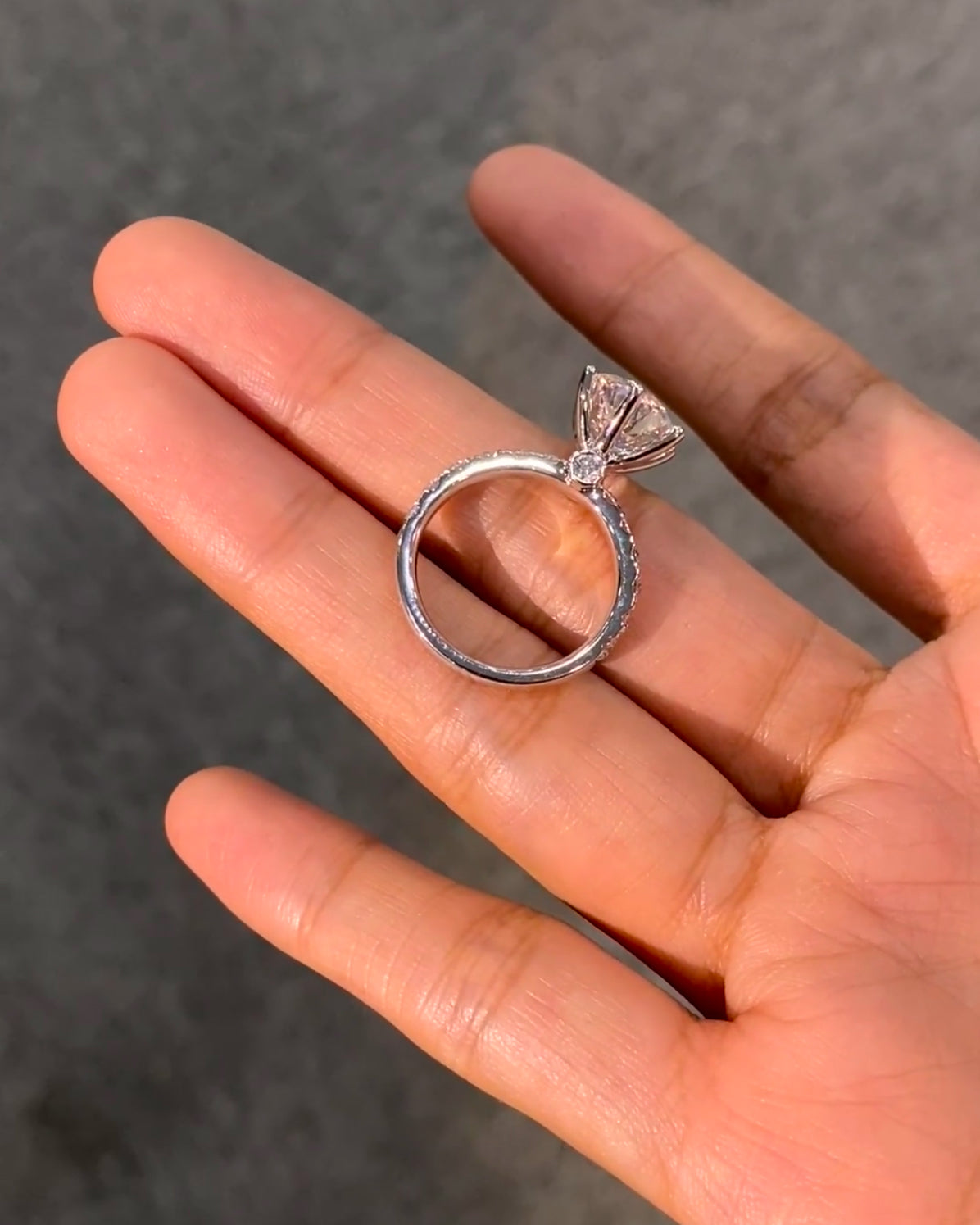 Six-prong setting, Round Brilliant Lab-Grown Diamond—radiating dazzling brilliance, featuring D color and VS1 clarity